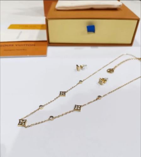 طقم لويس فيتون