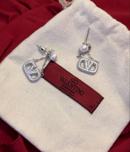 حلق فالنتيو فضي بلؤلؤ