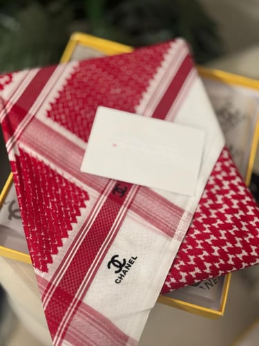 شماغ شانيل الاحمر