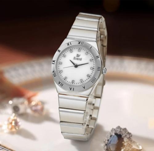 ساعه نسائية ماركة ايفرد فضي ميناء ابيض