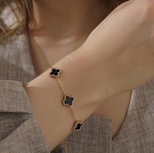 اسورة فان كليف وردة آسود