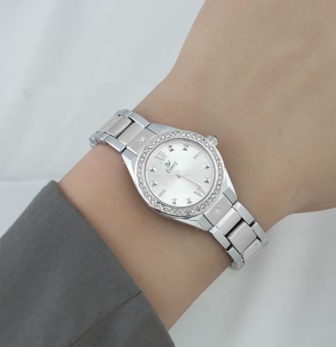 ساعه نسائية ماركة ايفرد فضي ميناء ابيض