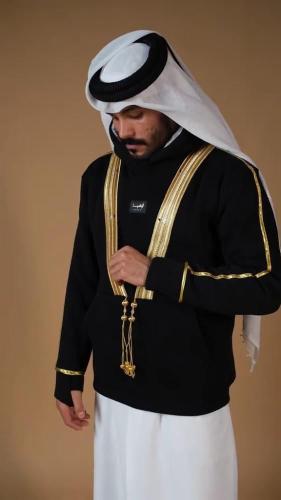 هودي بتصميم البشت خيالي