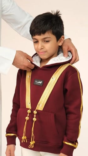 هودي بتصميم البشت خيالي