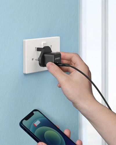 انكر - شاحن جداري باور بورت بقوة 20 واط بمنفذ تايب...