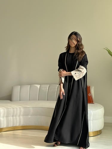 عباية كتان اسود مع كم بيج نص كلوش