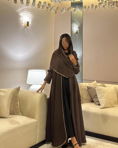 عباية كريب تايواني بني مع اطراف قيطان بيج كلوش