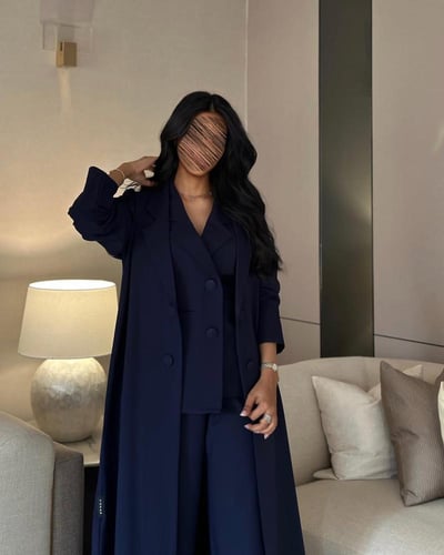 عباية بليزر كريب كحلي مع طقم داخلي قطعتين القصة عا...