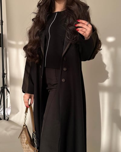 عباية كلوش اسود مع بني القماش كتان