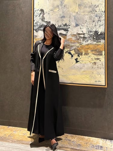 عباية بليزر مبطن كتان اسود مع قيطان سكري