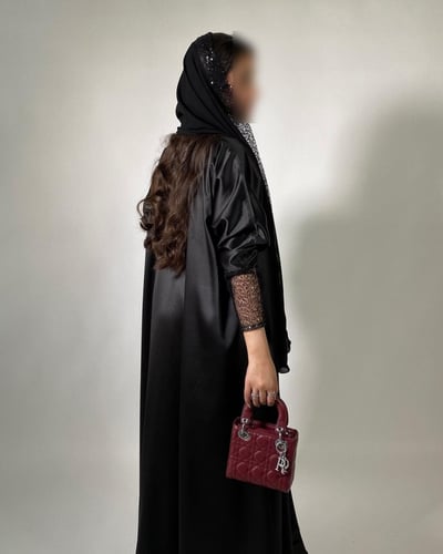 عباية قماش تفتة سترتش مع اكمام تل مطرز مع ترتر و ط...