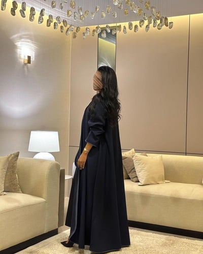 عباية كريب تايواني كحلي مع اطراف قيطان ازرق كحلي ك...