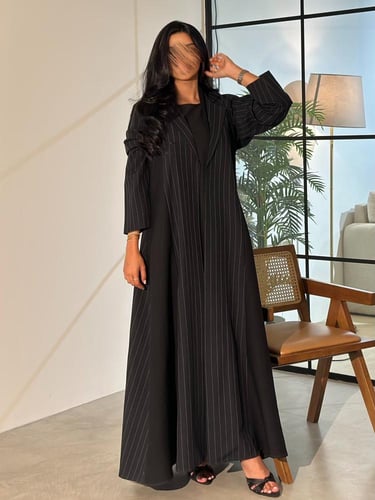 عباية كتان اسود مع كتان مخطط اسود نص كلوش