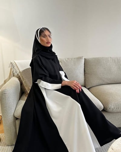 عباية كلوش كتان اسود مع ابيض