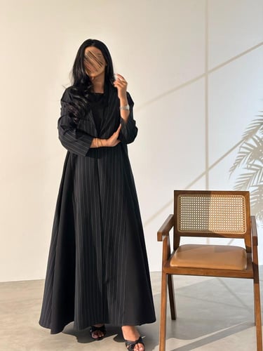 عباية كتان اسود مع كتان مخطط اسود نص كلوش