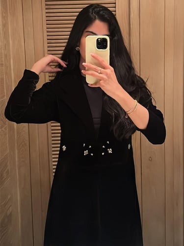 عباية مخمل اسود مع كرستال سوارفسكي