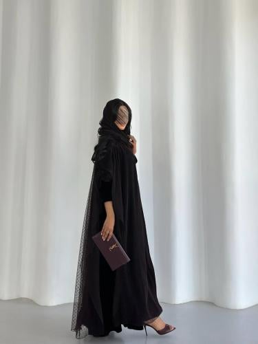 عباية مخمل اسود نص كلوش مع تل منقط مخمل عنابي