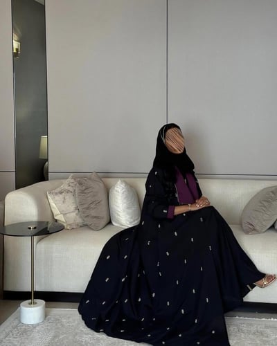 عباية حرير مغسول هندي مع شك خرز وقيطان ذهبي القصة...