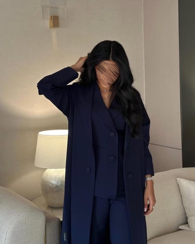 عباية بليزر كريب كحلي مع طقم داخلي قطعتين القصة عا...