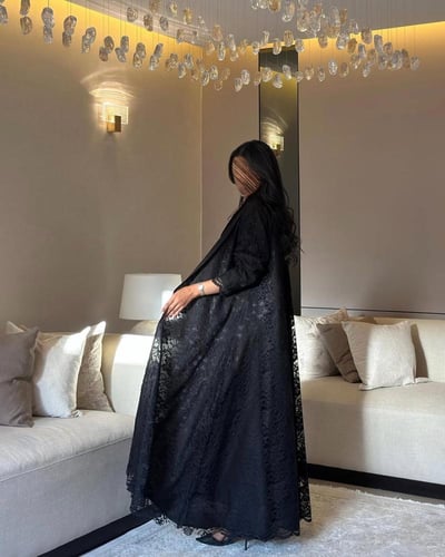 عباية دانتيل مبطن كريب أسود كلوش