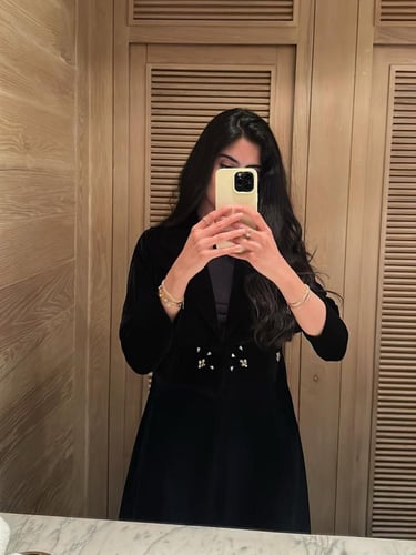 عباية مخمل اسود مع كرستال سوارفسكي