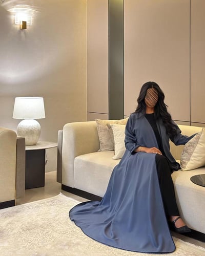 عباية كريب تايواني ازرق مع اطراف قيطان كحلي كلوش