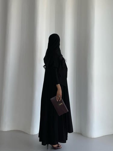 عباية كريب اسود فاحم مع تكسير