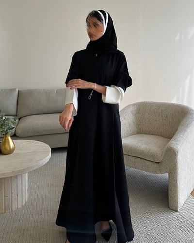 عباية كلوش كتان اسود مع ابيض