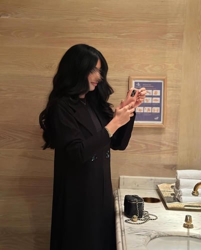 عباية كريب اسود فاحم مع كرستال تركواز قصة نص كلوش