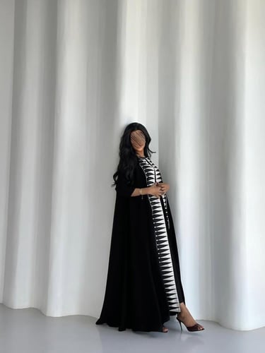 عباية كريب اسود فاحم القصة تربل كلوش