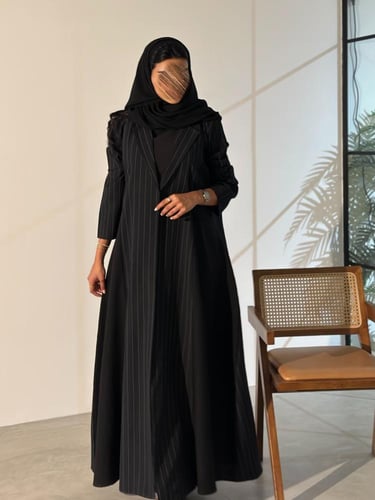 عباية كتان اسود مع كتان مخطط اسود نص كلوش