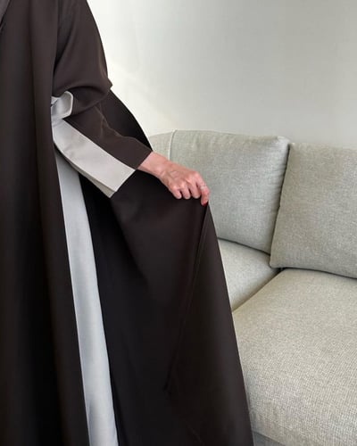 عباية كلوش كريب باربي بني وبيج