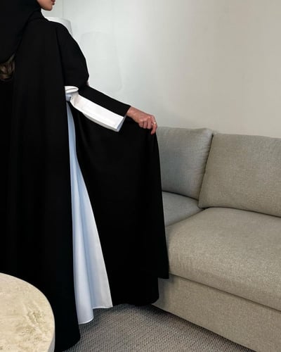 عباية كلوش كتان اسود مع ابيض