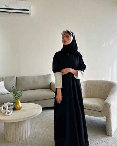 عباية كلوش كتان اسود مع ابيض