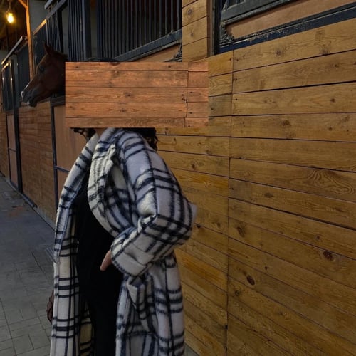 فروة * عباية