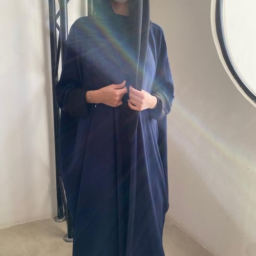 عباية لنن امريكي كحلي مع كم اسود ، نص بشت