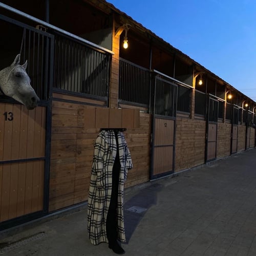 فروة * عباية