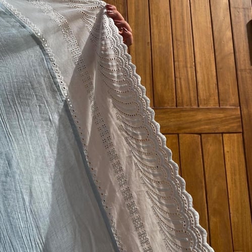 عباية لنن هندي سماوي مع أبيض + طرحة من الشيفون الأ...