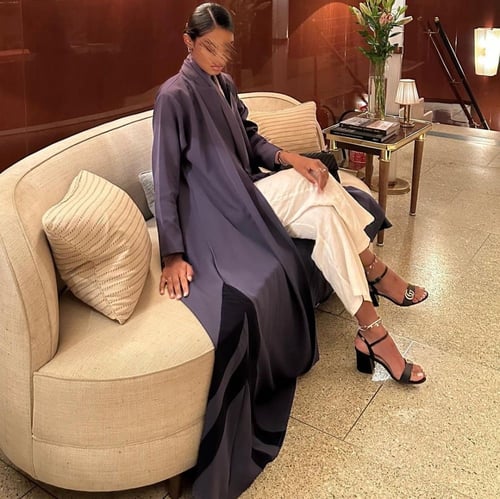 عباية كلوش كريب أزرق مع كحلي