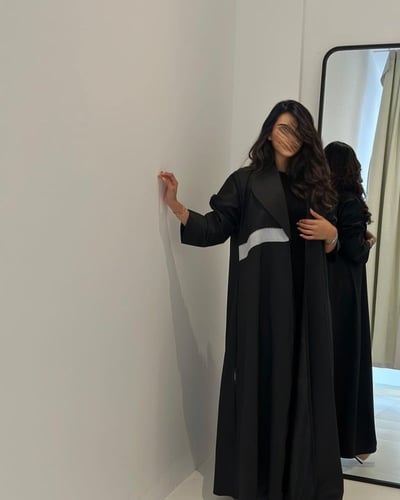 عباية كلوش تفتة اسود مع تفتة رمادي وكلفة كرستال مع...