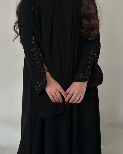 عباية كلوش اسود مع خرز القماش كريب ملكي