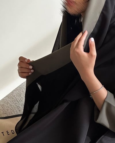 عباية نص بشت كريب اسود مع اكمام سيراميك اندونيسي ز...