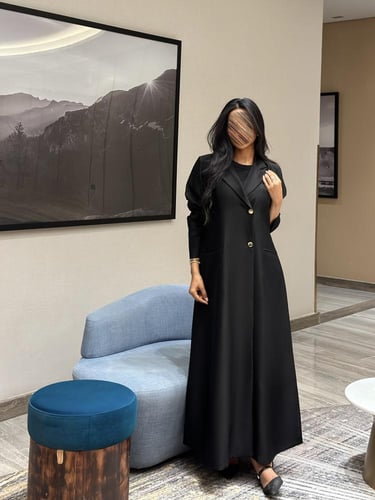 عباية بليزر مبطن كريب اسود مع ازرار ذهبي