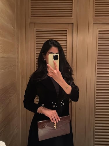 عباية مخمل اسود مع كرستال سوارفسكي