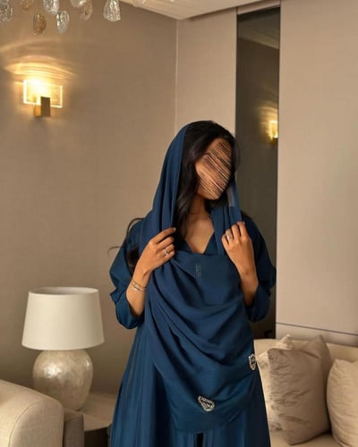 عباية حرير مغسول هندي مع شك خرز القصة كلوش.