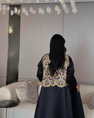 عباية تفتة تايواني مع سديري شك وتطريز القصة نص كلو...