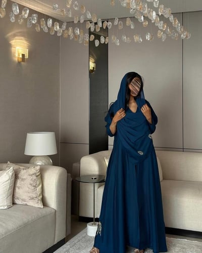 عباية حرير مغسول هندي مع شك خرز القصة كلوش.