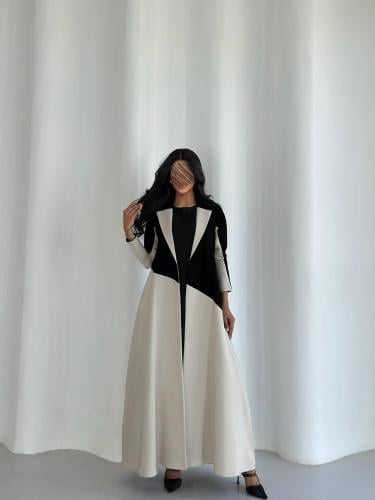 عباية كريب اسود فاحم وبيج نص كلوش