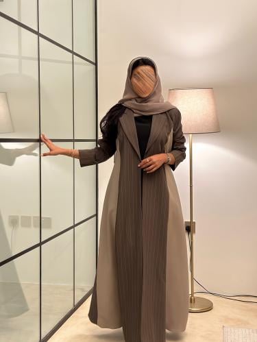 عباية كتان مع كتان مخطط بني فاتح وبيج نص كلوش