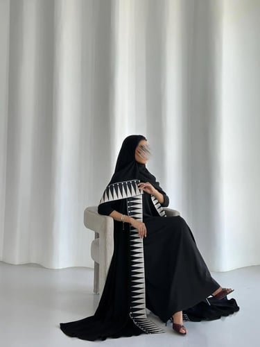 عباية كريب اسود فاحم القصة تربل كلوش